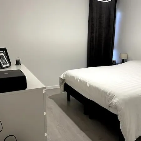 Apartment 7 Min De La *